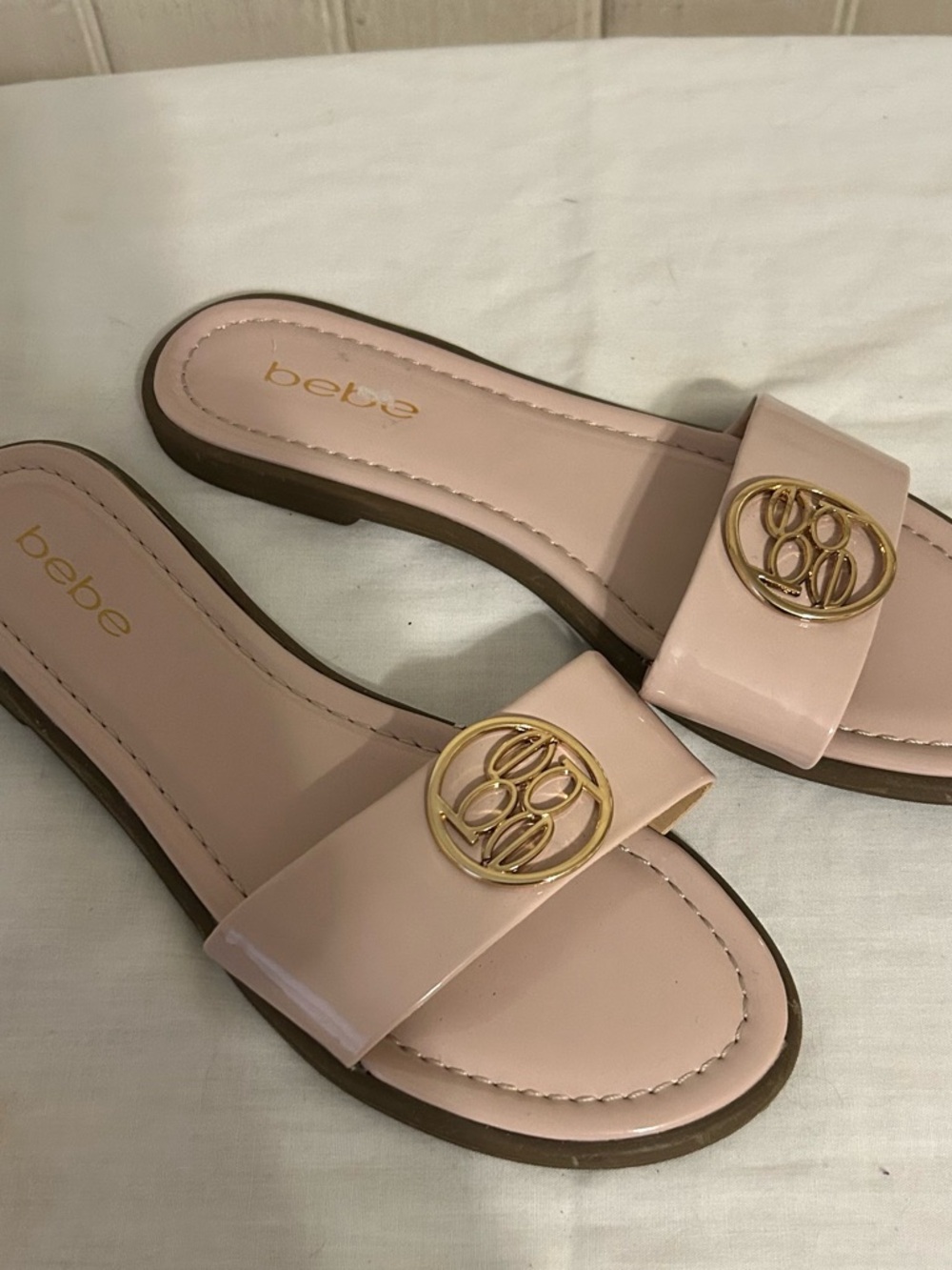 Bebe Leone Glossy Patent Soft Pink Slip On Slides/6.5 /NWOT